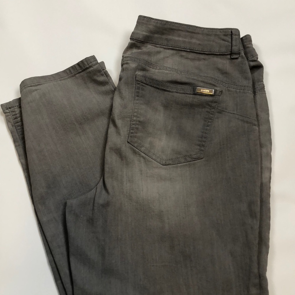 Chico’s so lifting so sliming jeans stretch.
